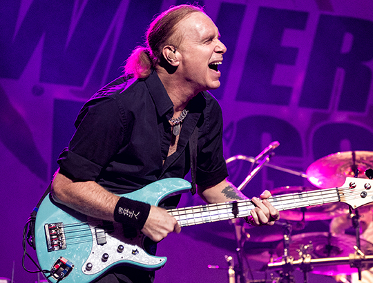 Billy Sheehan going stronger than ever! - EBS Professional Bass